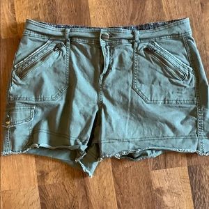 Green size 9/10 Maurices shorts